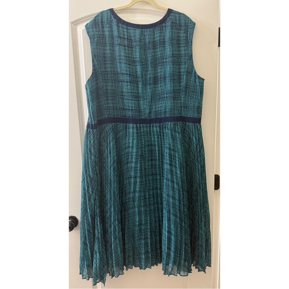 Halogen/Nordstrom Women's Plus 24W Blue/Green Patterned Dress with Pleated Skirt - Picture 10 of 10